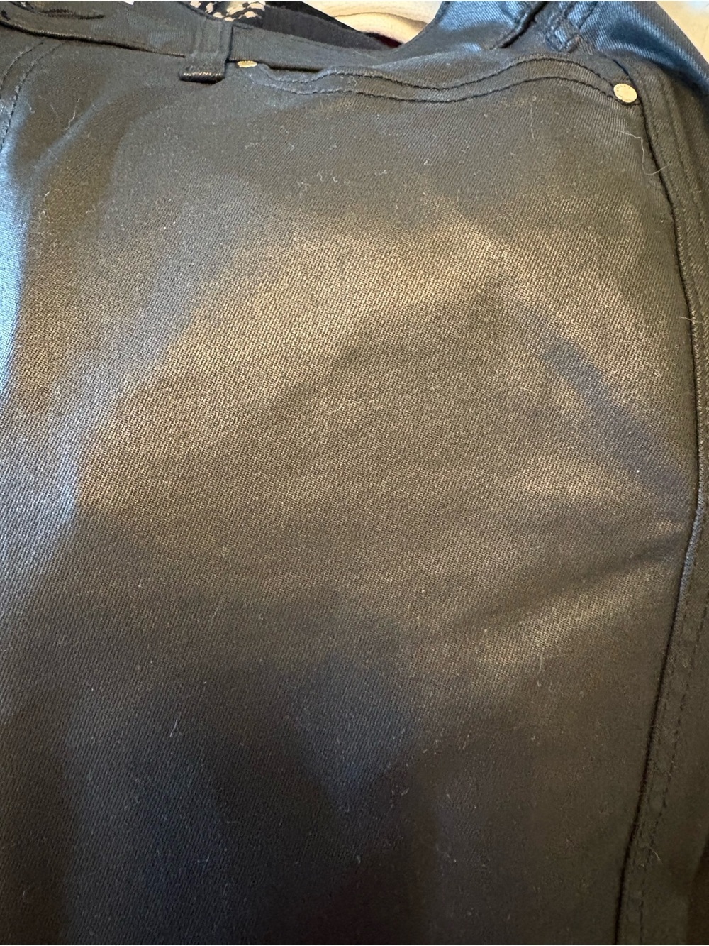 ✨ Chico’s Coated Black Straight Leg Jeans Size 2 (12) Leather Look ✨ - Picture 7 of 9